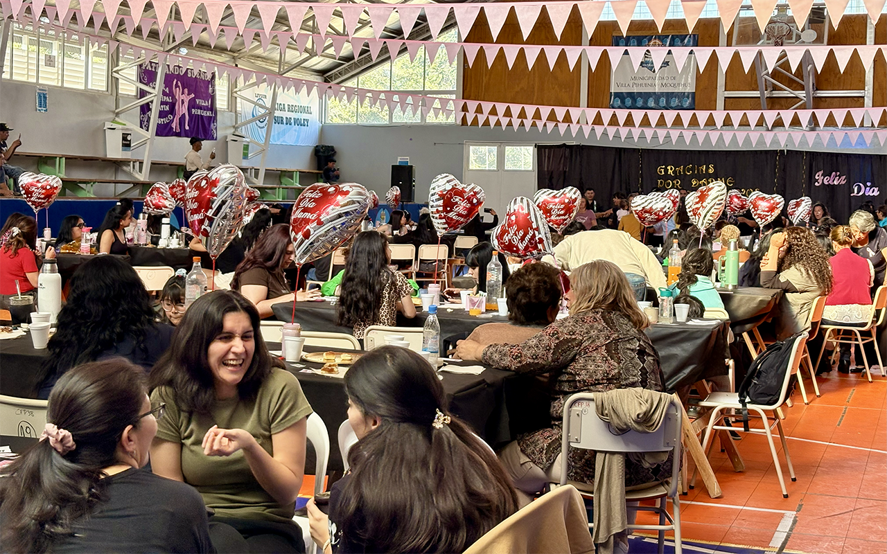 Villa Pehuenia Moquehue celebró el Día de la Madre con una tarde llena de alegría